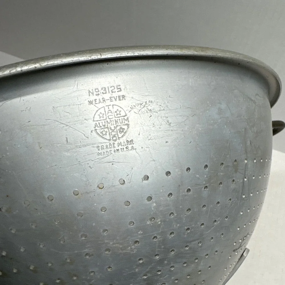 Vintage‎ Wear-Ever Aluminum Colander Self-Standing #3125 Made in USA Handles